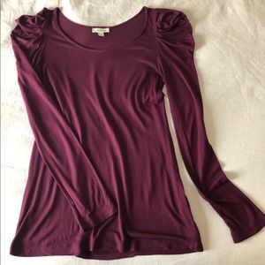 Puff Sleeve Scoop Neck Tee in Wine
